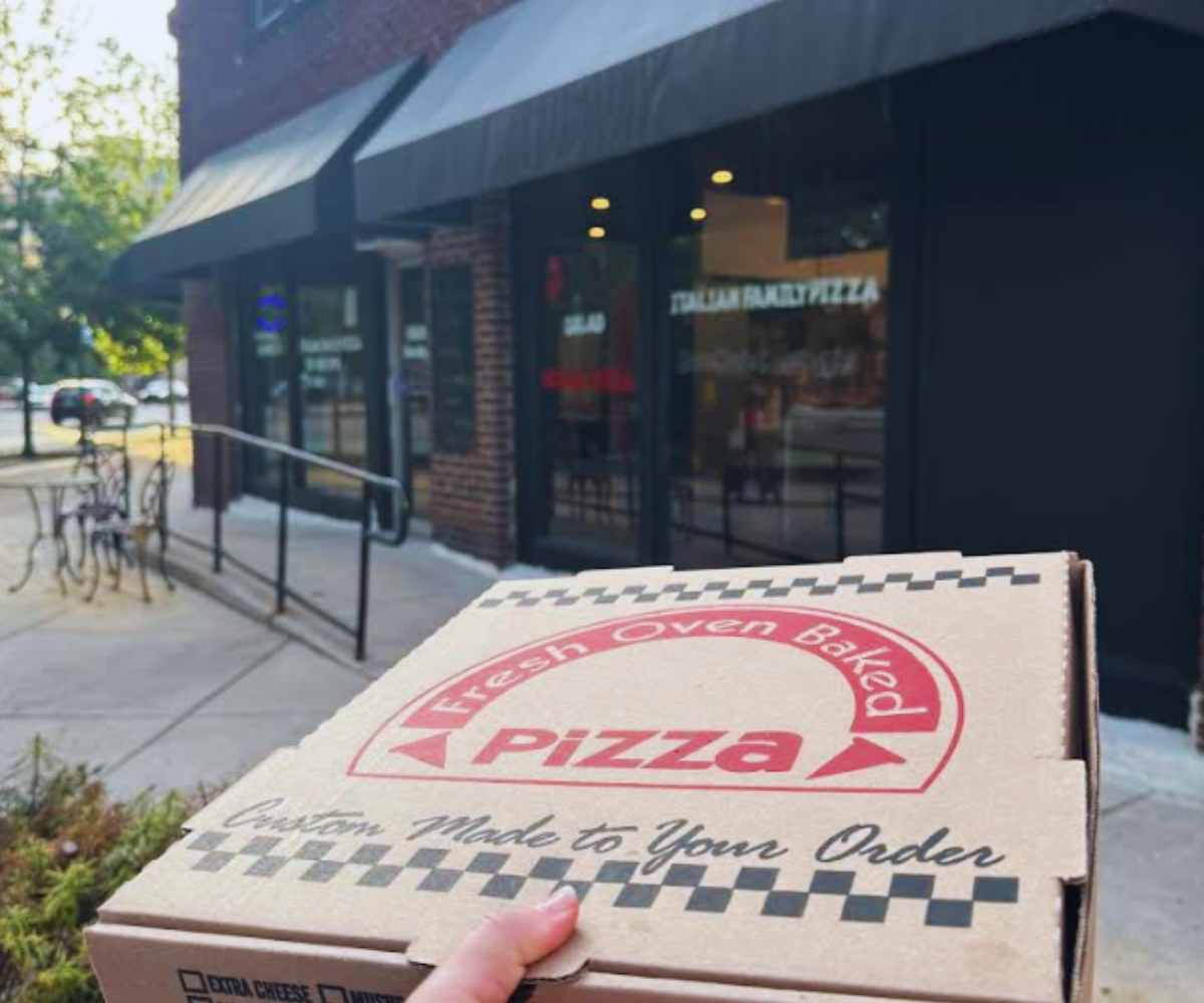 Exterior of Italian family pizza in philadelphia