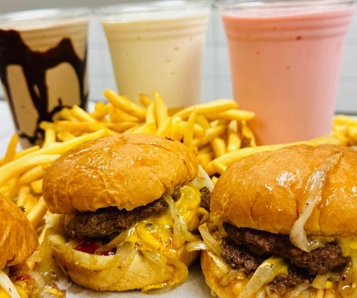 hamburgers and shakes at motz's burgers in Detroit michigan
