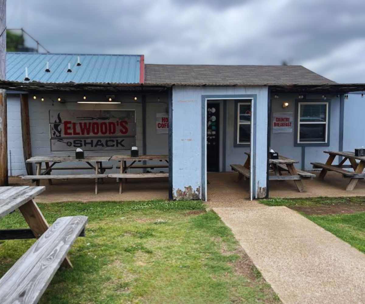 outside elwood's shack in Memphis tennessee