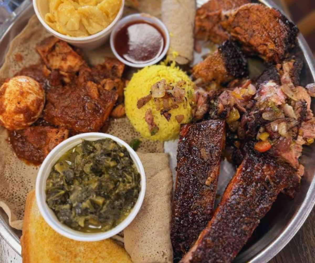 bbq plate at smoke n ash BBQ in Arlington texas