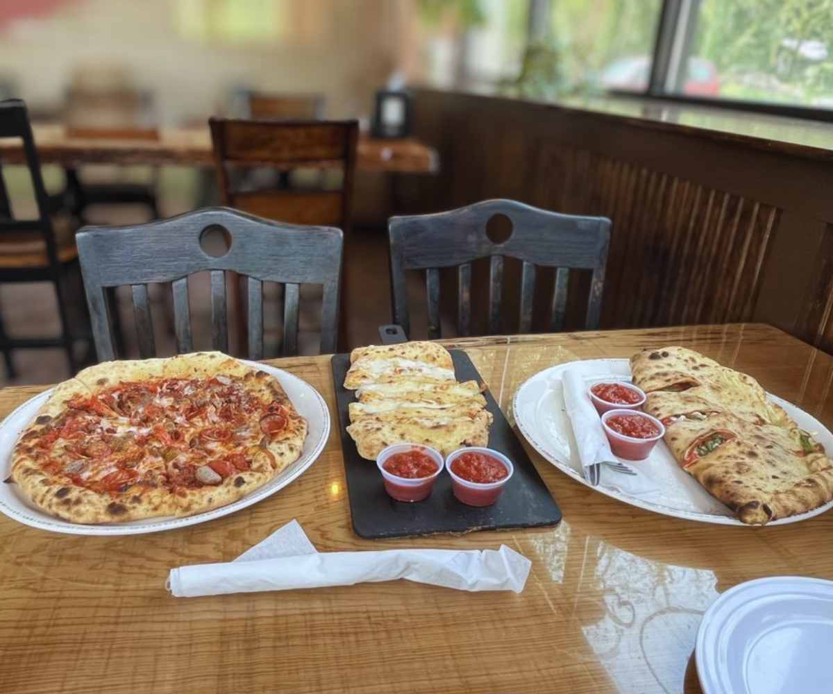 pizza and stromboli at bagigio's in tallahassee
