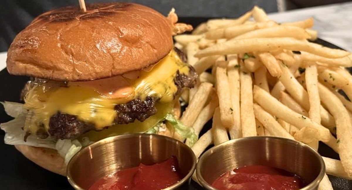 Bacon Smashburger at Tavern on Main in Springfield, Oregon