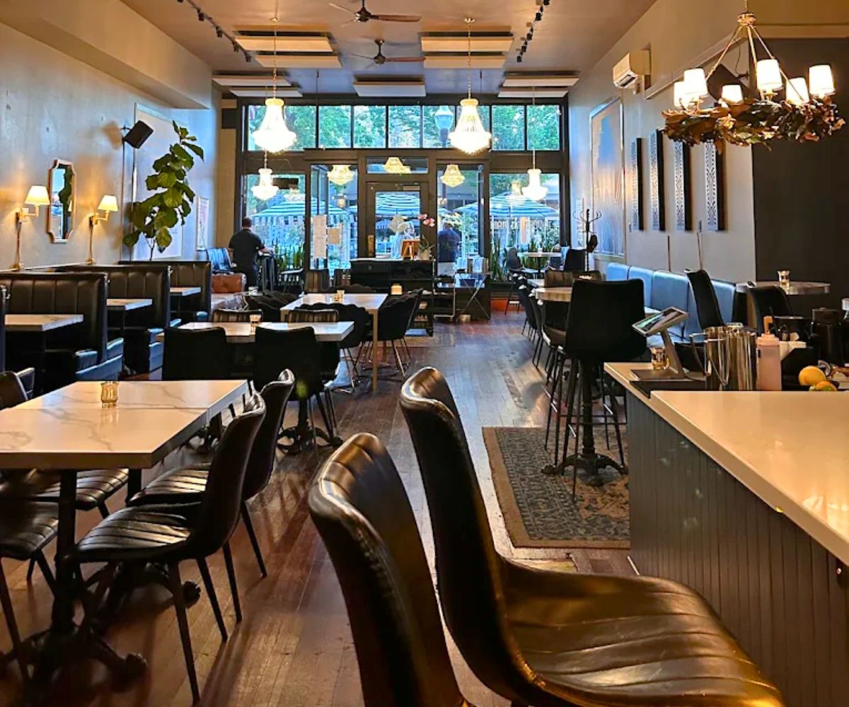 interior of Tavern on Main in Springfield, Oregon