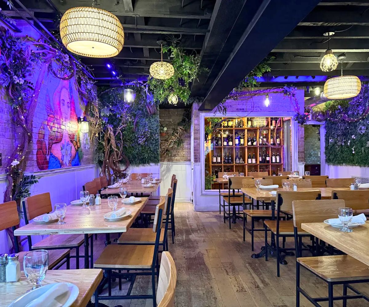 interior of La Lanterna Restaurant & Caffe in Yonkers, New York