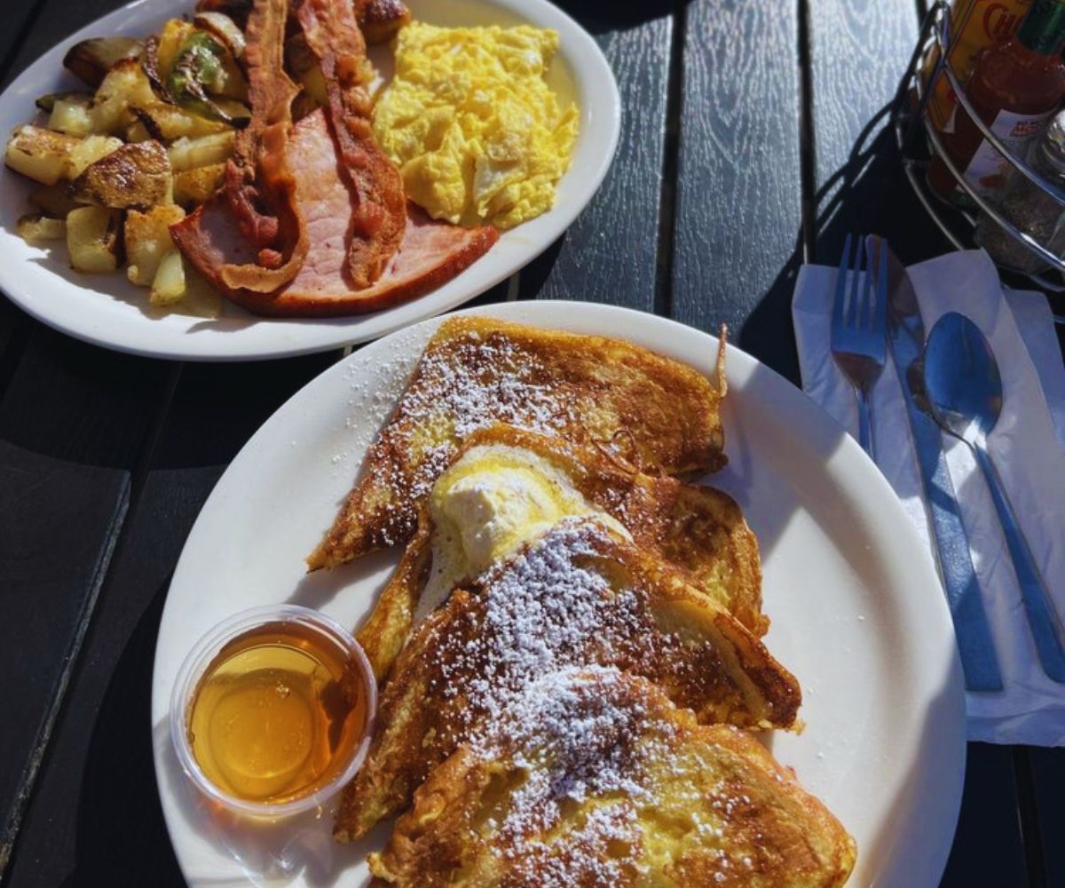 Leo's Country Kitchen Lumberjack Breakfast and Egg Sandwich