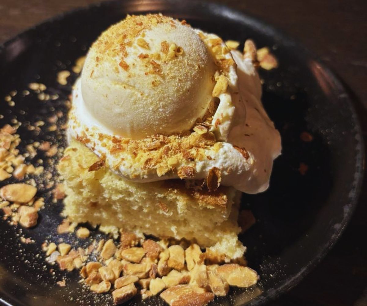 Quemar Apple Pecan Cake