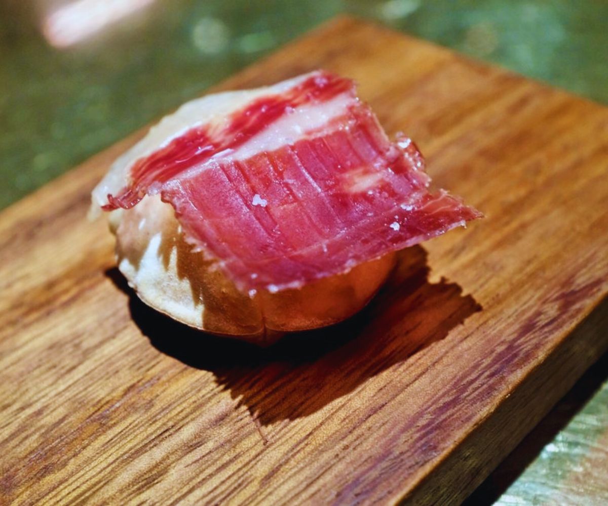 é by José Andrés Pan con Tomate - Air Bread, Jamón Ibérico