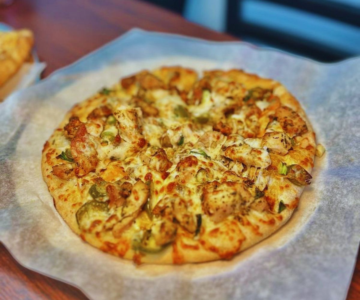 Small Sized Buffalo, Chicken & Bacon Pizza