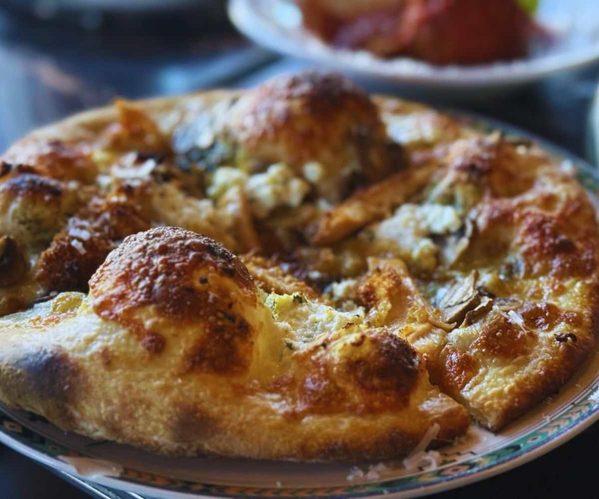 The Last Round Tavern Three Piece Pizza