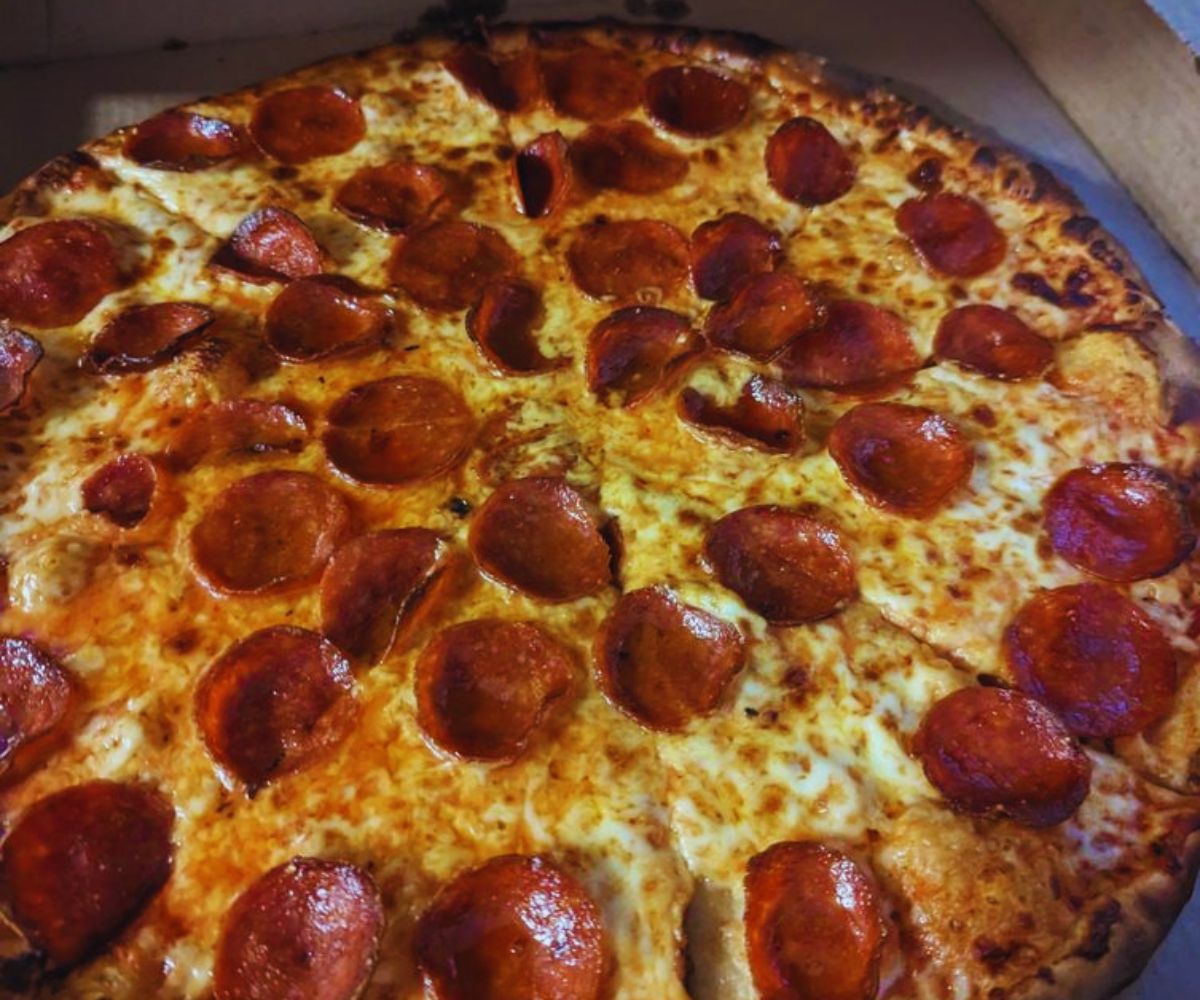 Giovanni's Pizzeria Pepperoni Pizza