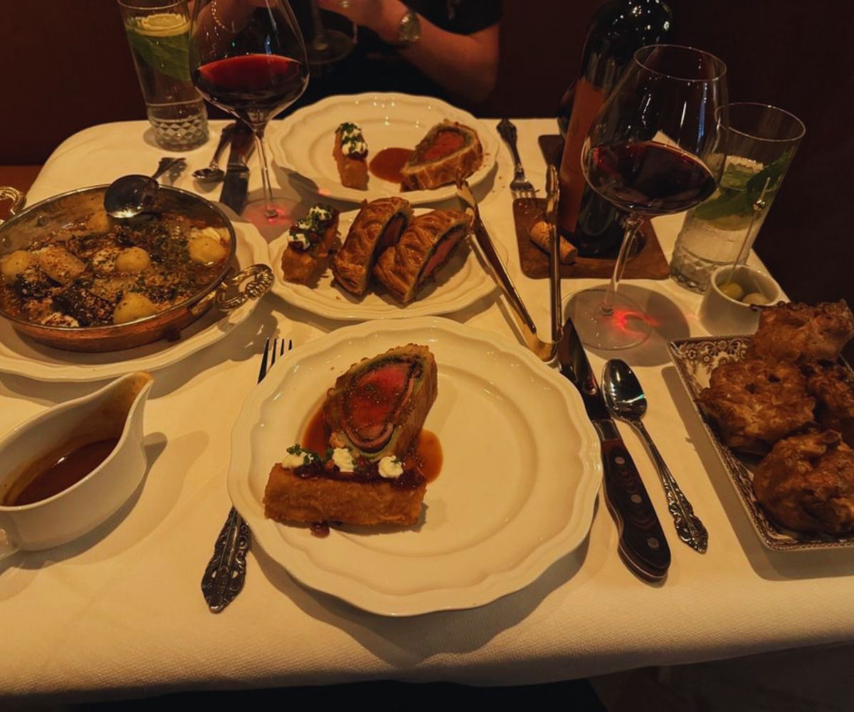 Chumley House Beef Wellington, Beef Stroganoff, Regal Potatoes, Tallow Popovers