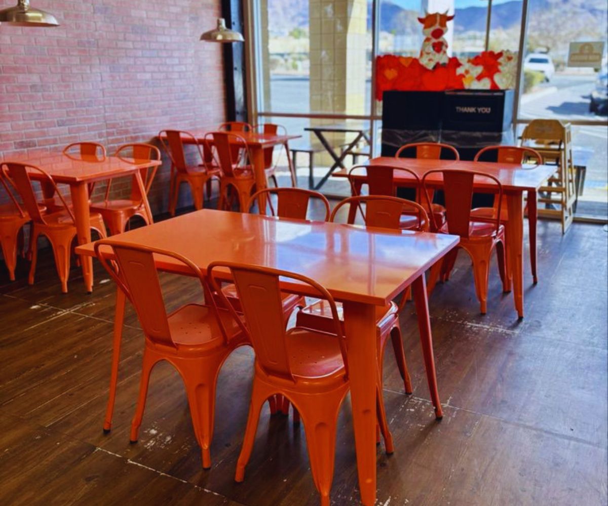 Orange Cow Burgers Dining Atmosphere and Seating