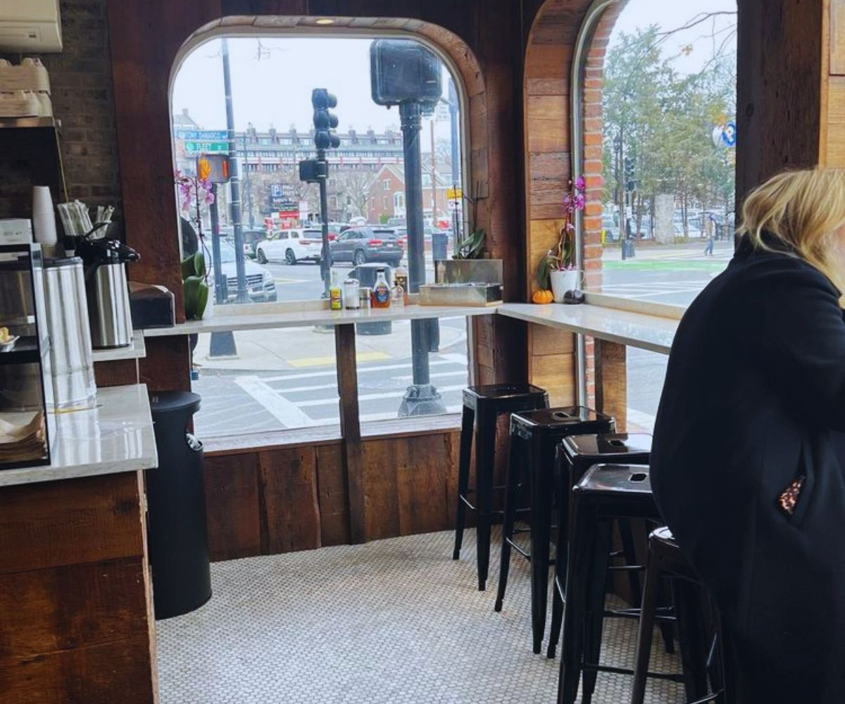 Sunny Girl Dining Area Atmosphere