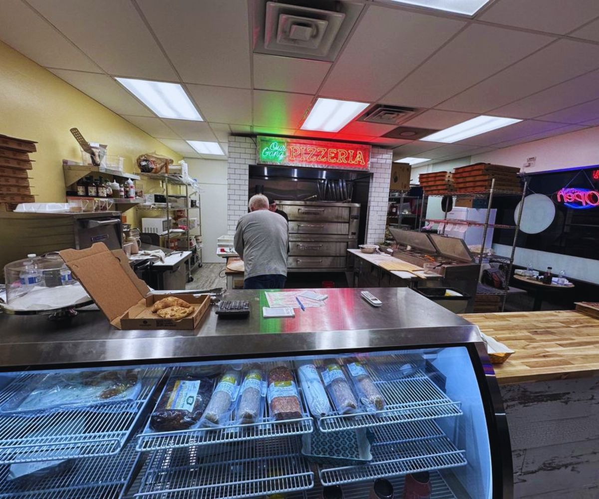 O.G. Pizza Interior Atmosphere