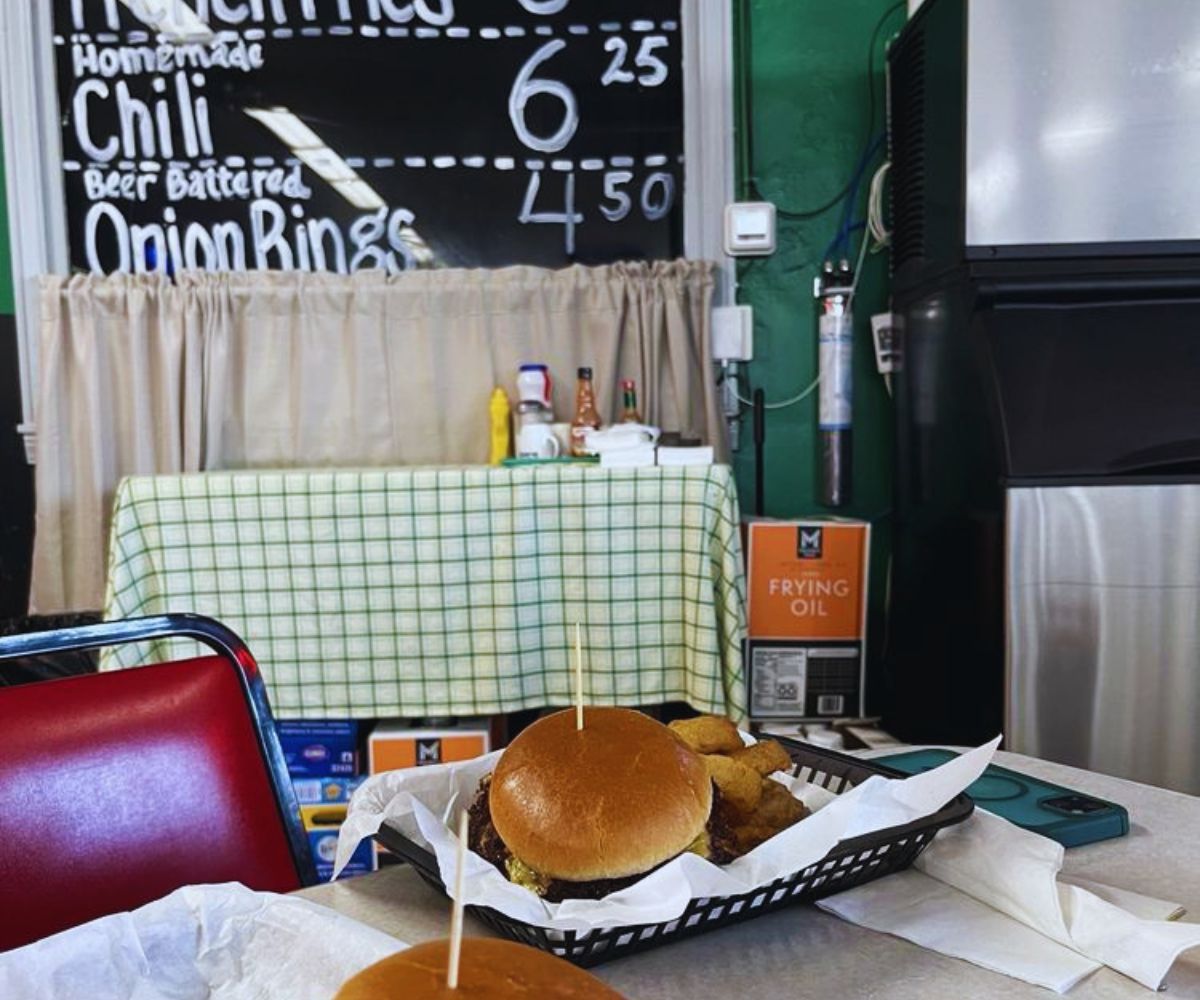 Workingman's Friend Dining Atmosphere