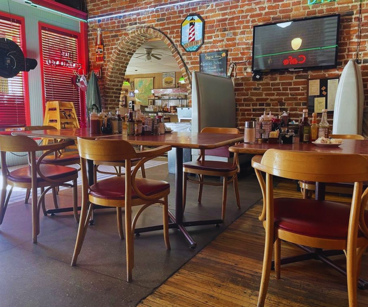 Louie M's Burger Lust Dining Room 