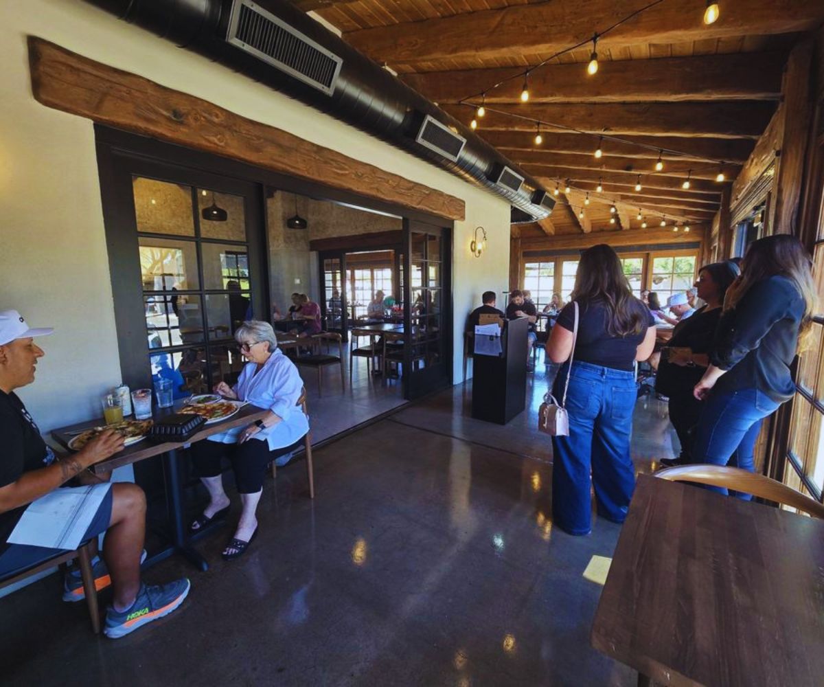 Il Forno Bello Pizzeria Restaurant Interior 