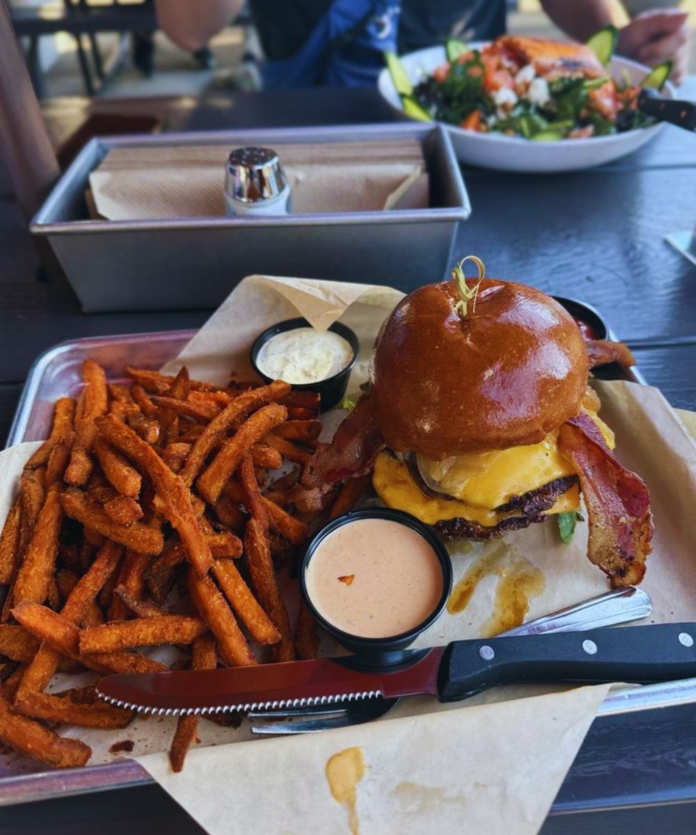 Photos for Tipsy Cow Burger Bar - Redmond