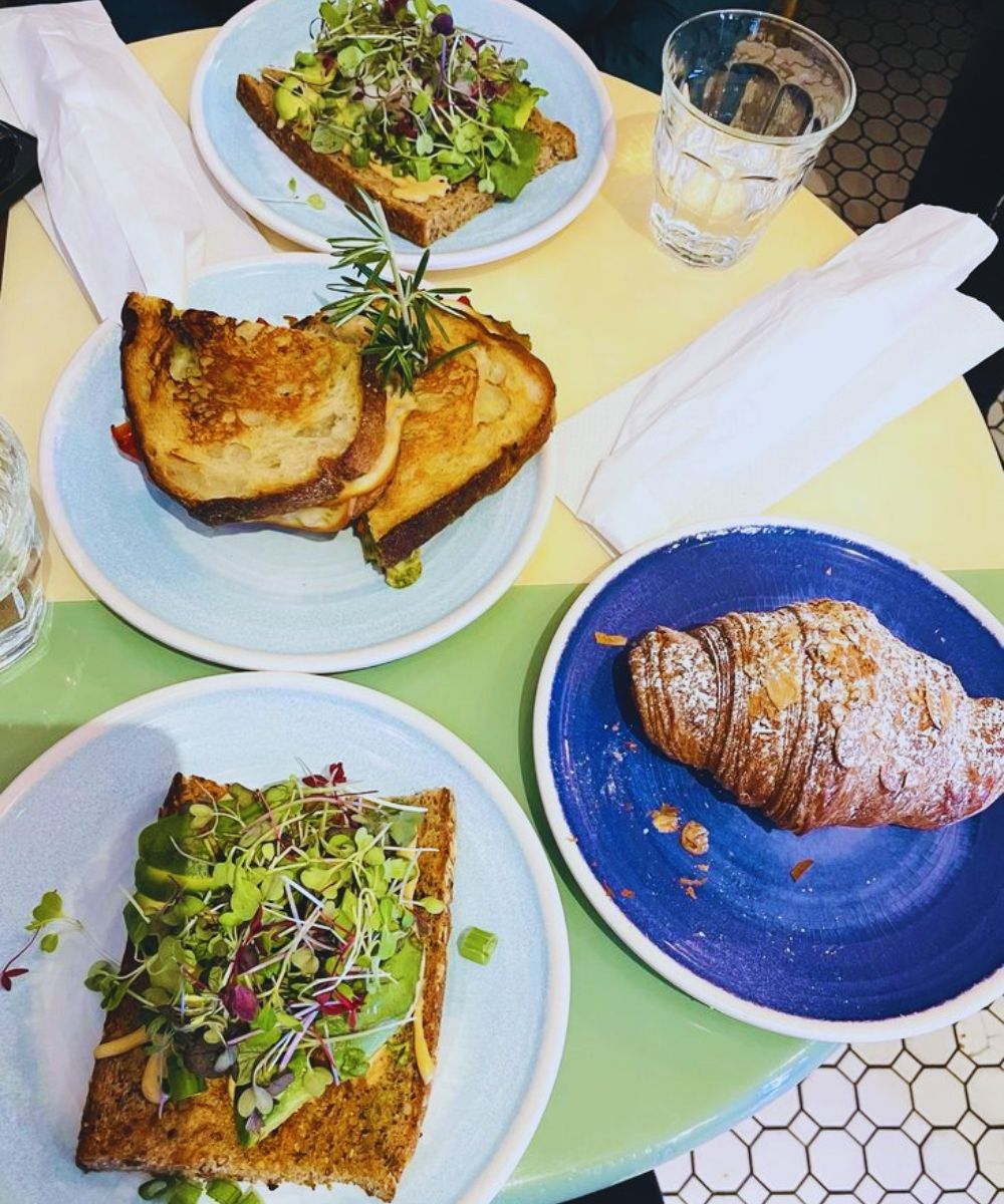 Photos for La Parisienne