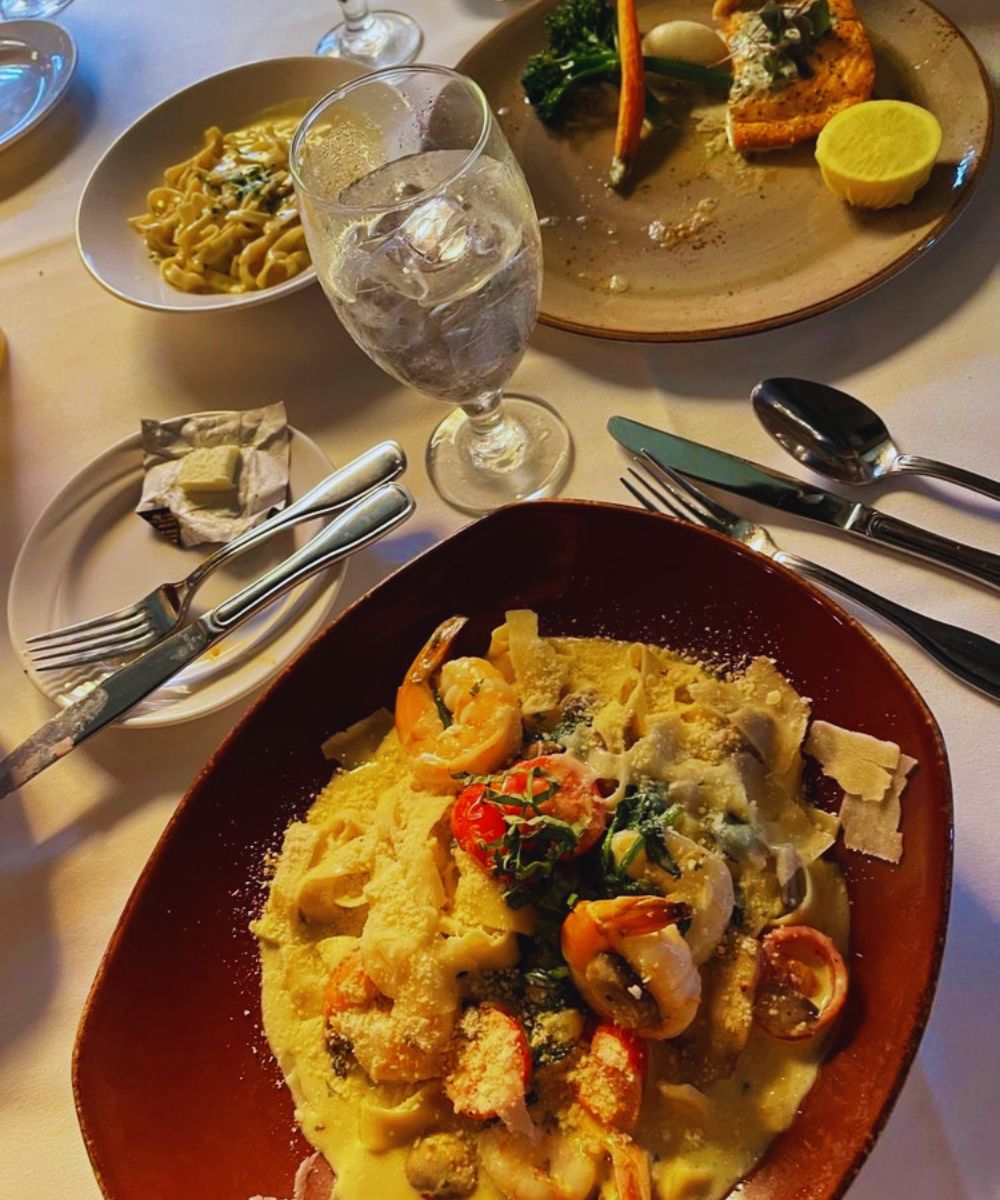 Photos for Charlie Gitto's On the Hill