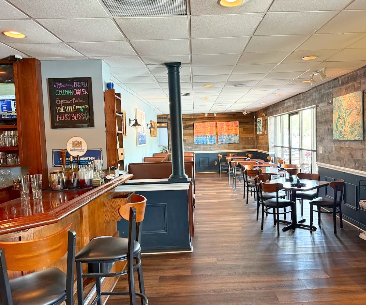 interior of Coleman Public House in Mount Pleasant, SC