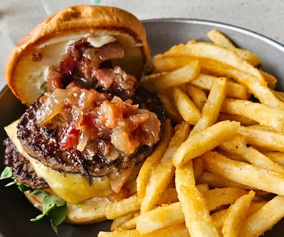 burger at Bourbon's Kitchen in Middletown, Ohio