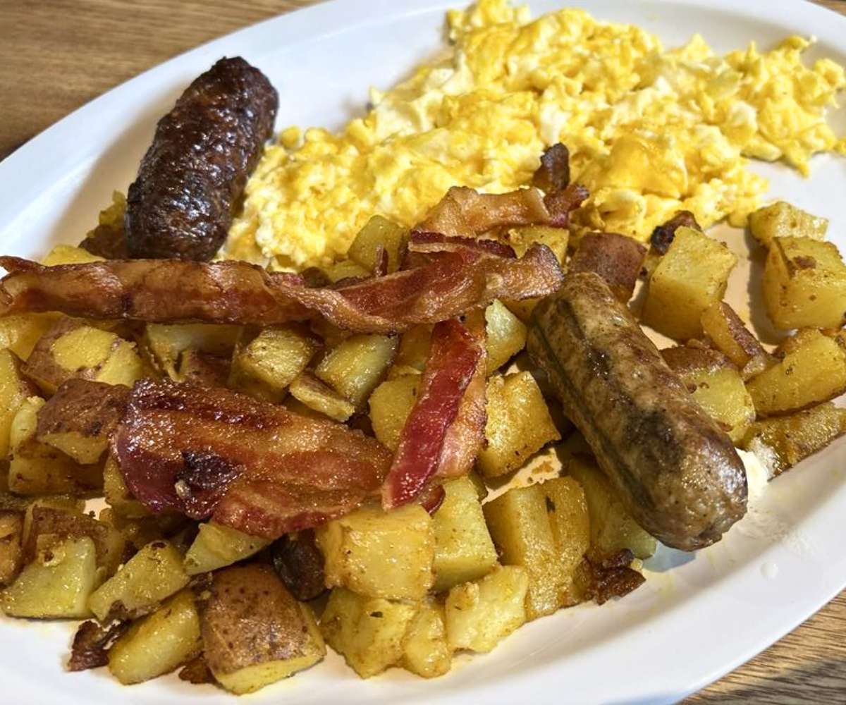 Country Breakfast at The Hamilton Diner in Seekonk, Massachusetts