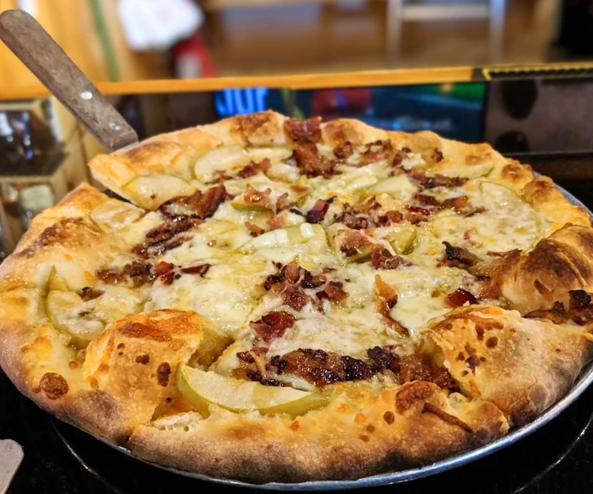 Rutland Raider Pizza at Hop'n Moose in Rutland, Vermont