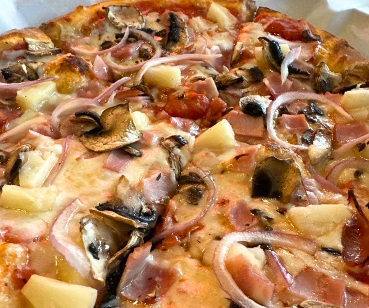 Hawaiian Pizza at Faccia Luna Pizzeria in State College, Pennsyvania