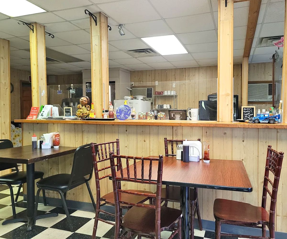 interior of Biscuits & Jamz in Lake Charles, LA
