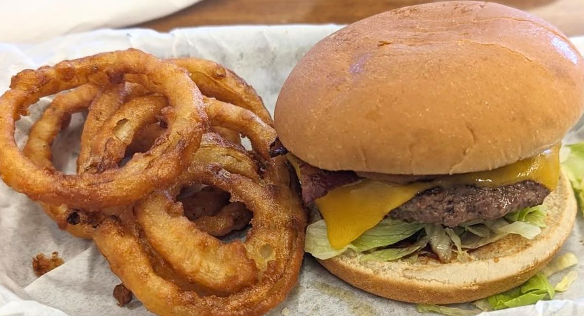 Bacon Cheeseburger at Jeff's in Jacksonville, NC