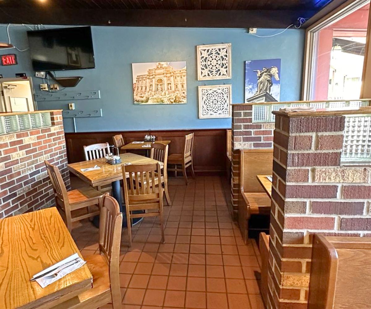 interior of Faccia Luna Pizzeria in State College, PA