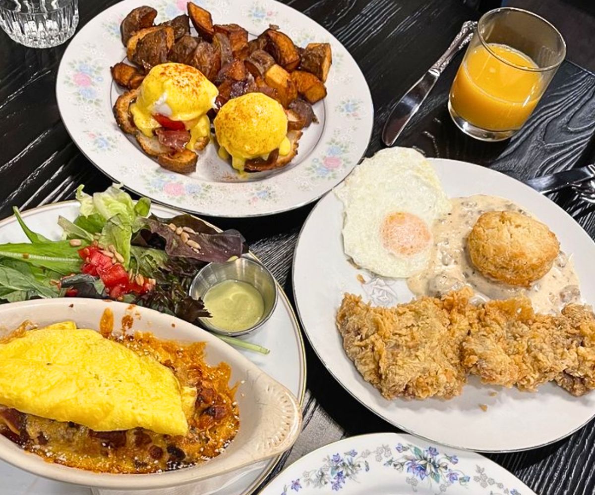 breakfast at Jazzy Ladies Cafe & Club in Eugene, OR