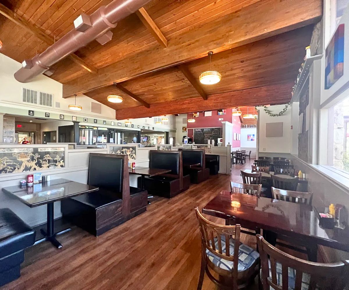 interior of Lefty's Main Street Grille in Blacksburg, VA