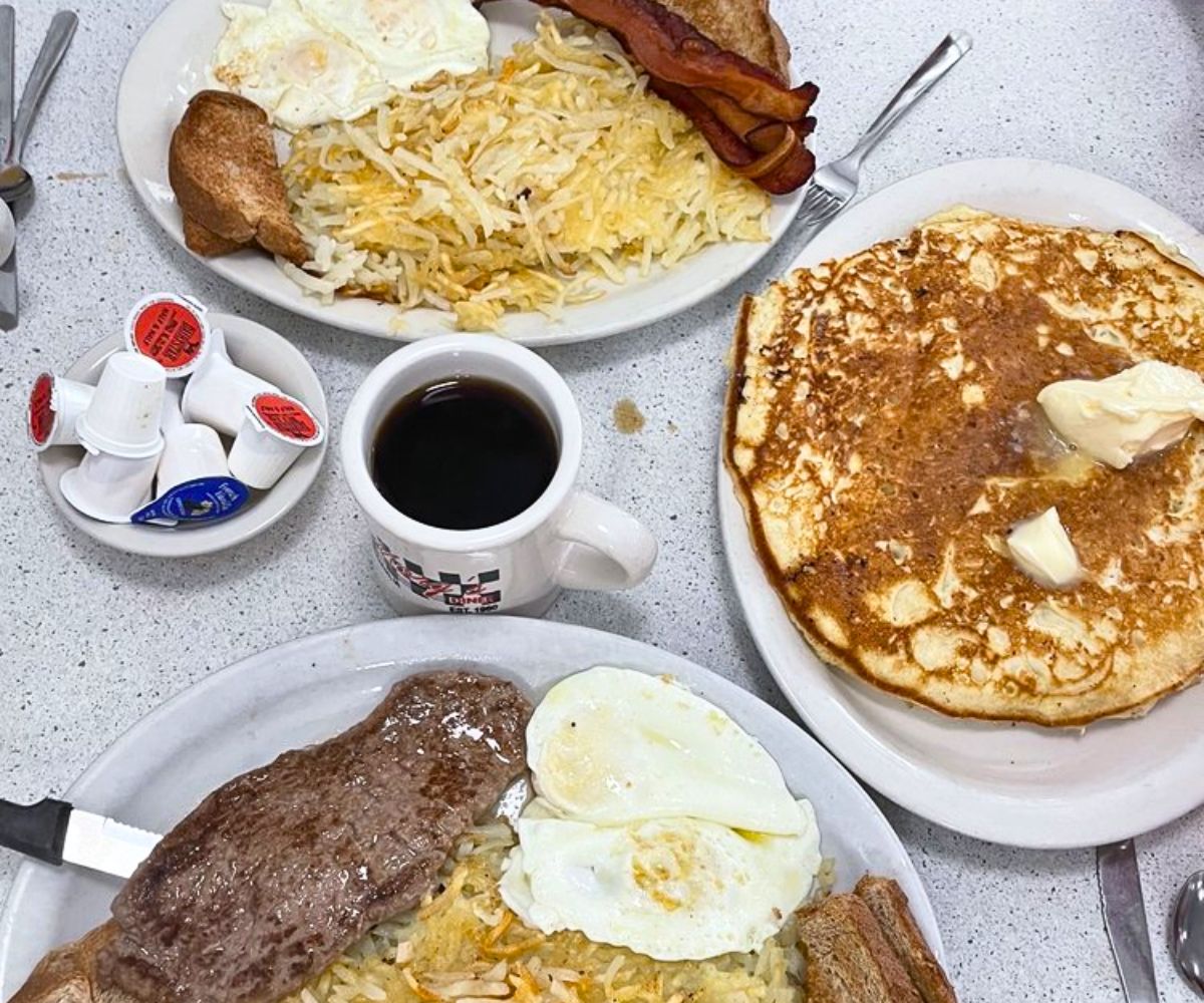 breakfast at Morg's Diner in Waterloo, IA