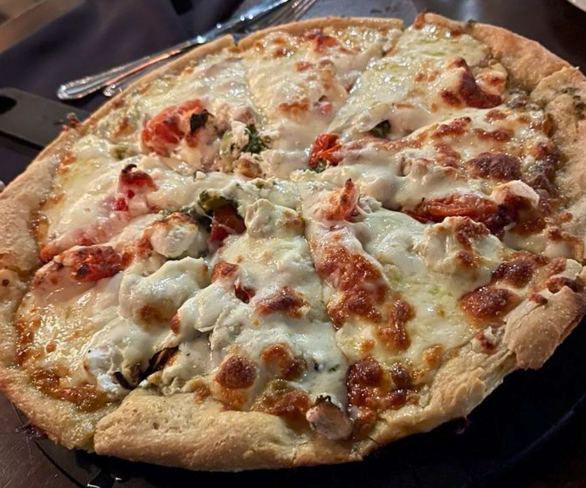 Chicken Pesto Pizza at Sarita a Restaurant in Lakewood, Ohio