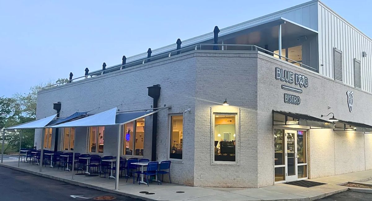 exterior of Blue Dog Bistro in Gulfport, MS