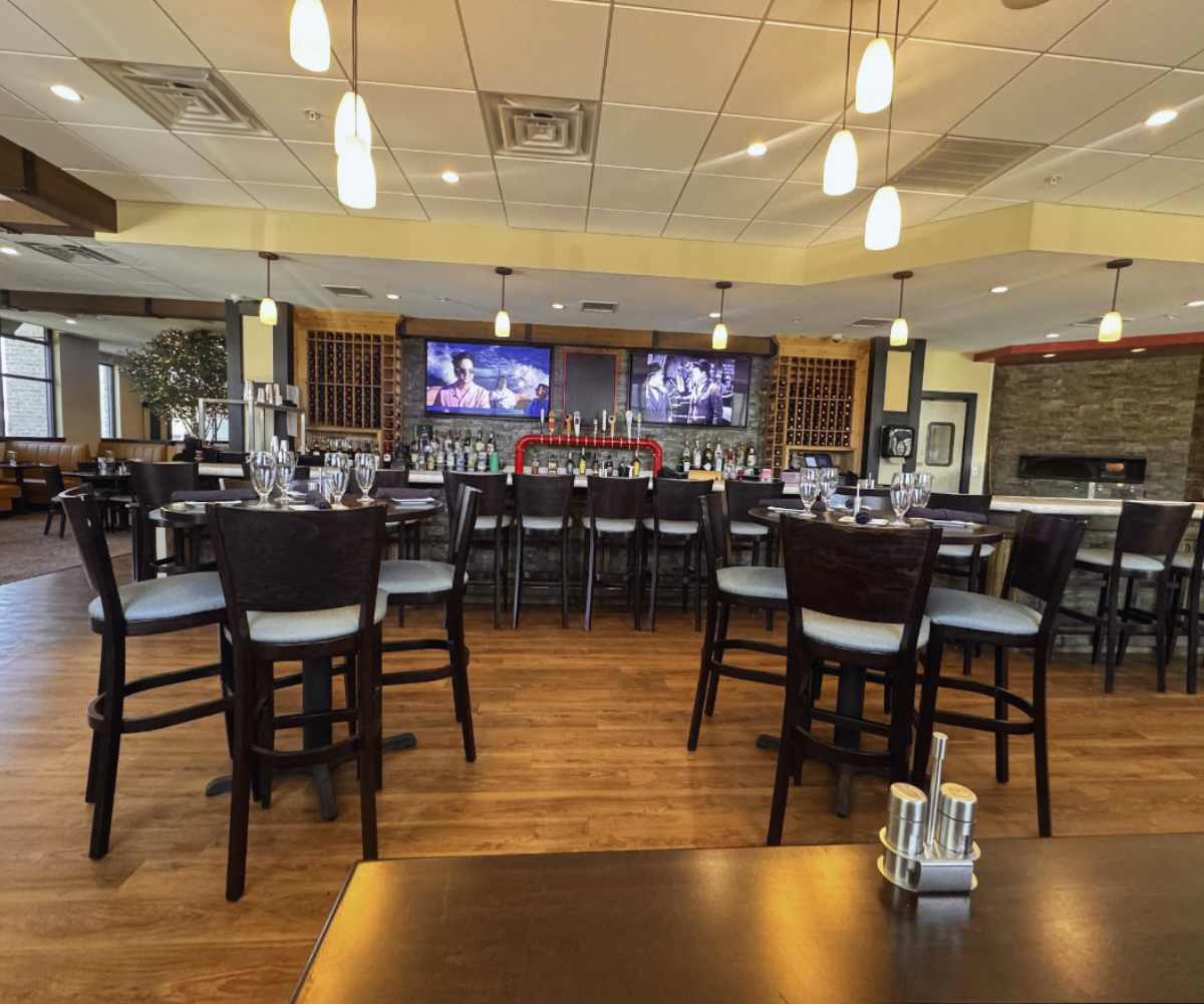 inside vino italian bistro in suffolk VA