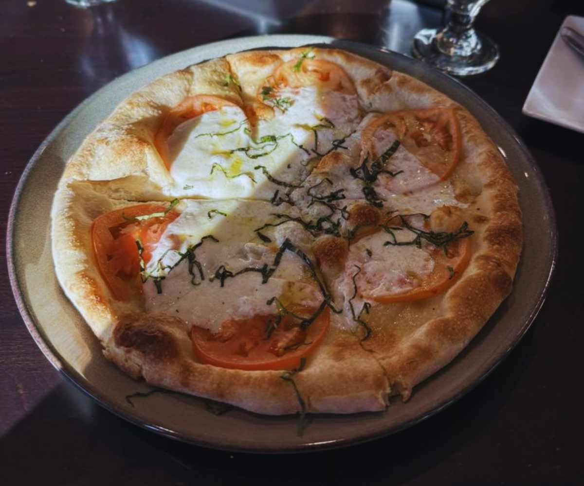 margherita pizza at vino italian bistro in suffolk VA