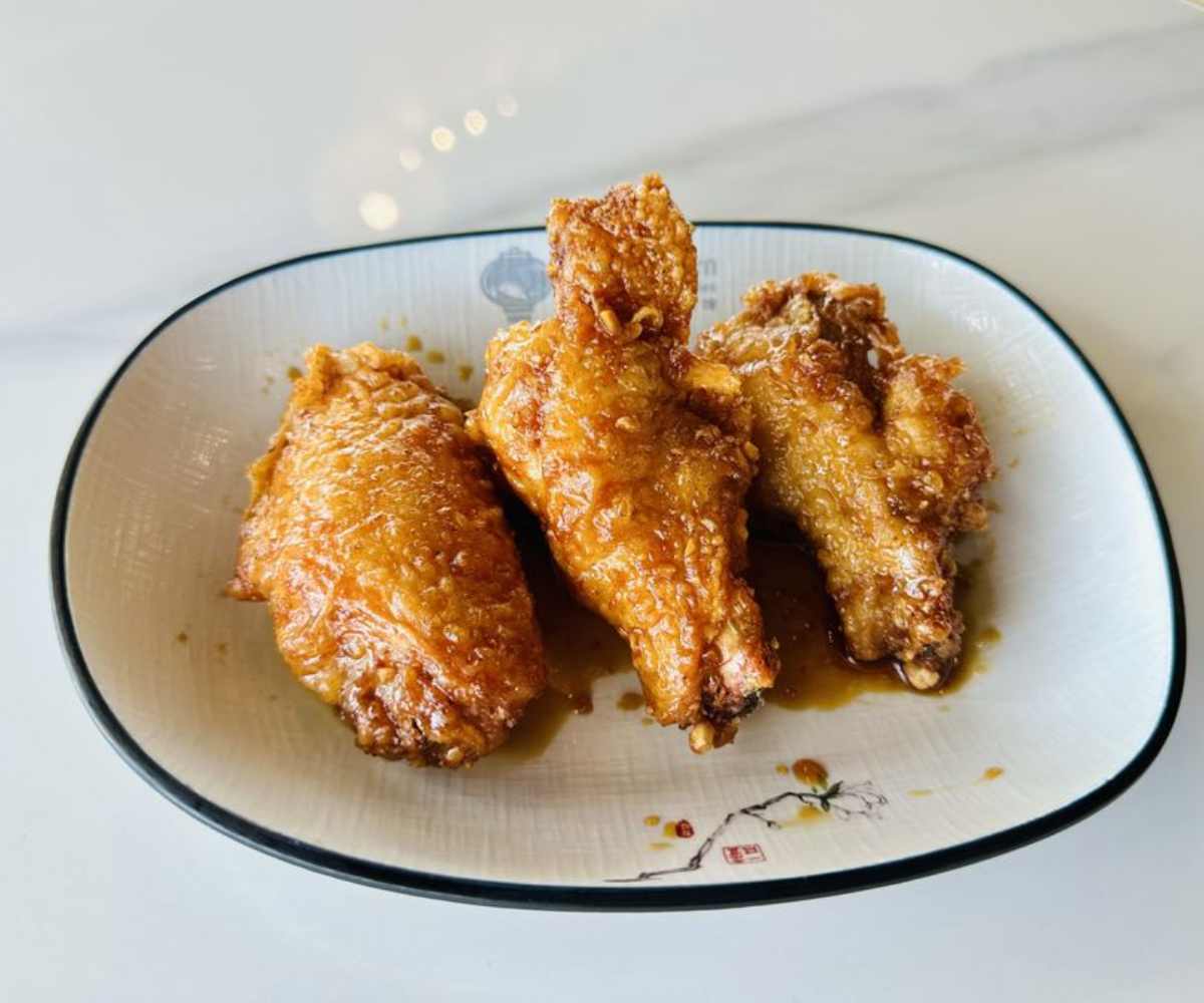 chicken wings at little lantern in roswell, GA