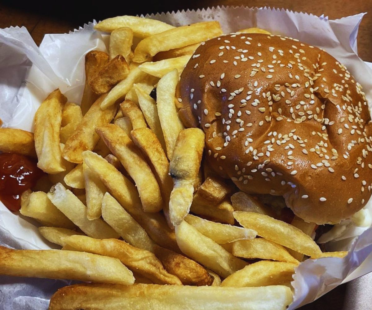 Vicki's Lunch Van - 8 oz Cheese Burger with Fries
