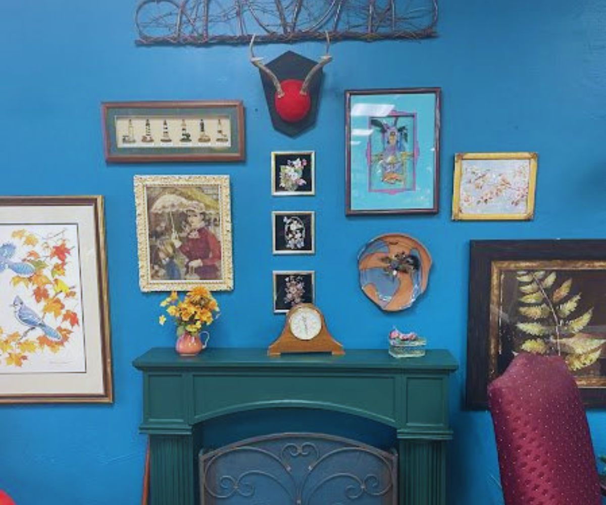 Crepeology Cafe - Decor
