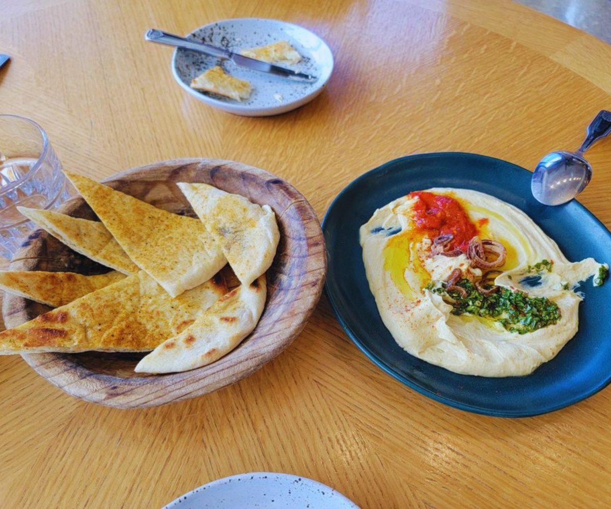 Elizabeth’s - Hummus & Pita Bread