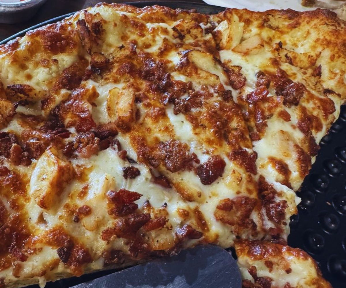 Surefire Pizza - Chicken Bacon Ranch Pizza
