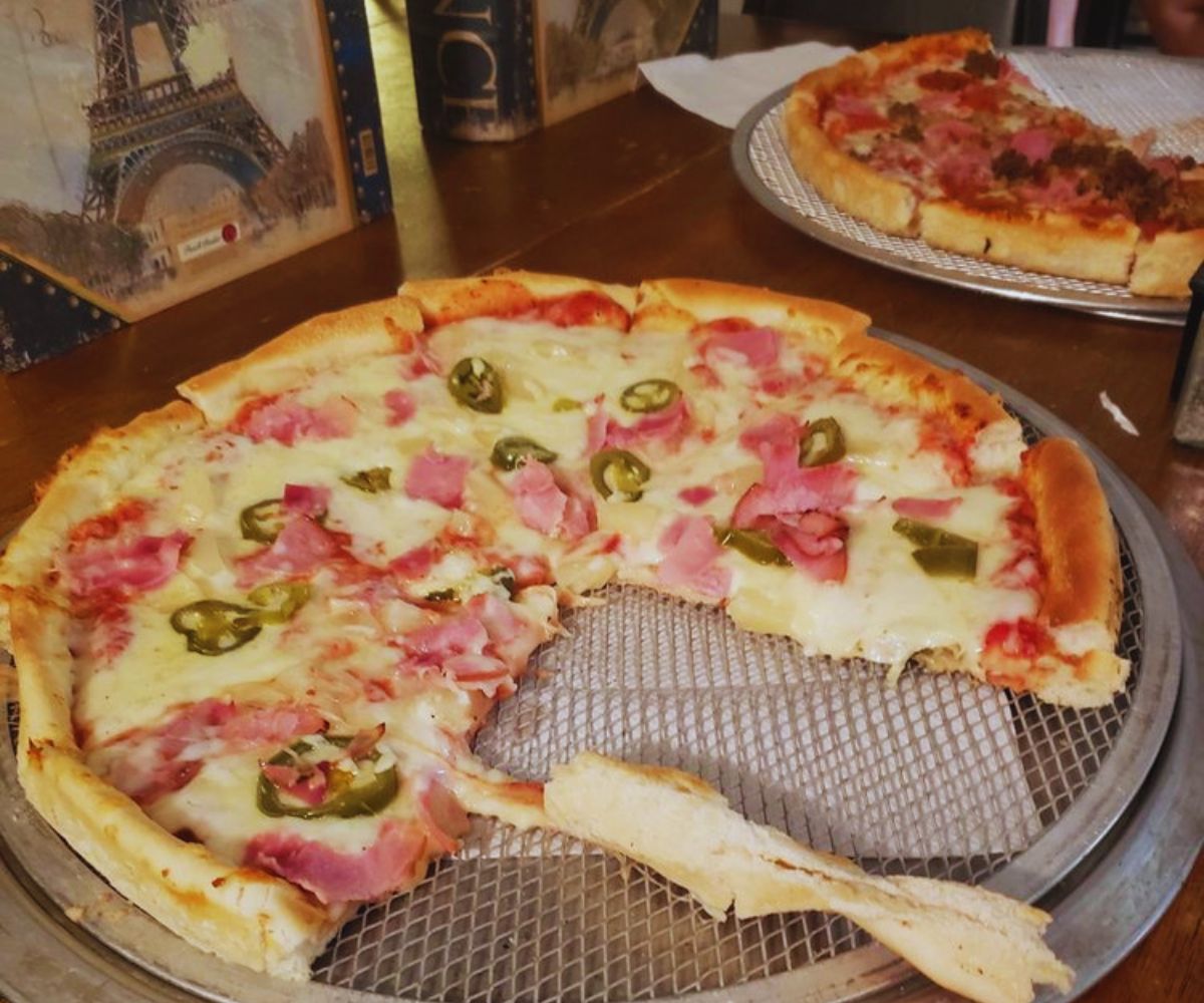 Giuseppe's Cafe - Hawaiian Pizza with Jalapeños