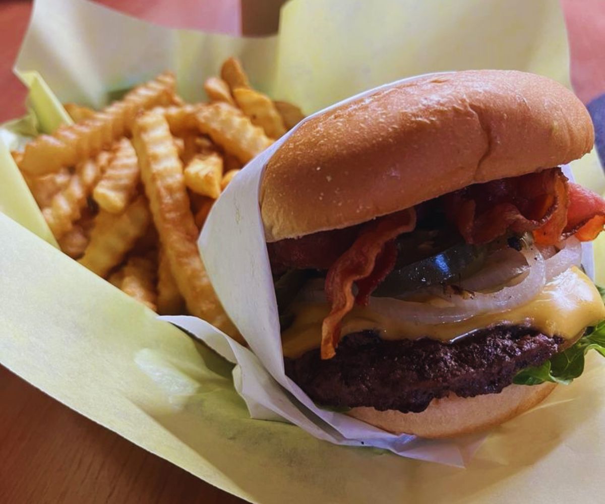 Burger Hut - Burger and Fries