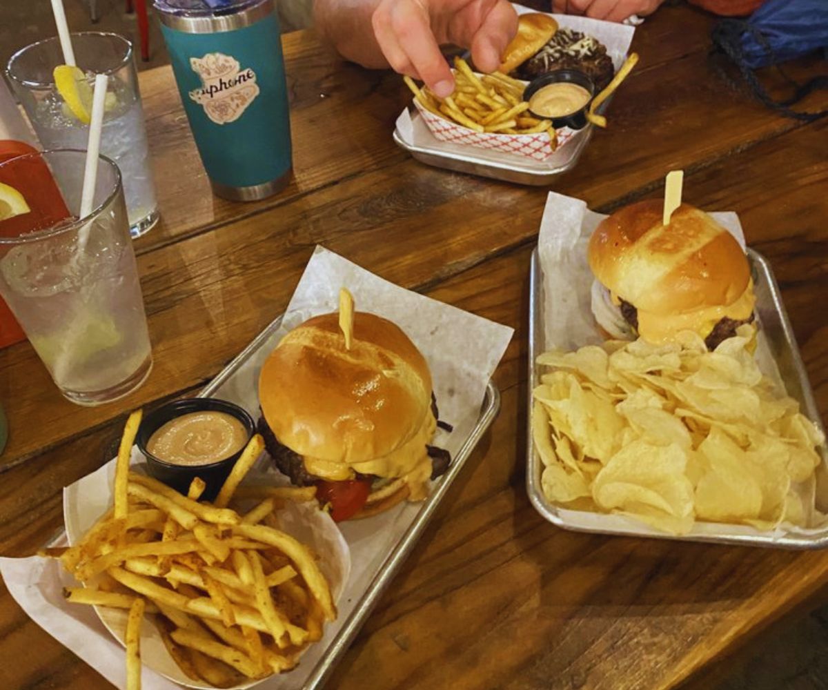 Royce - Burgers, Fries & Chips Sharing