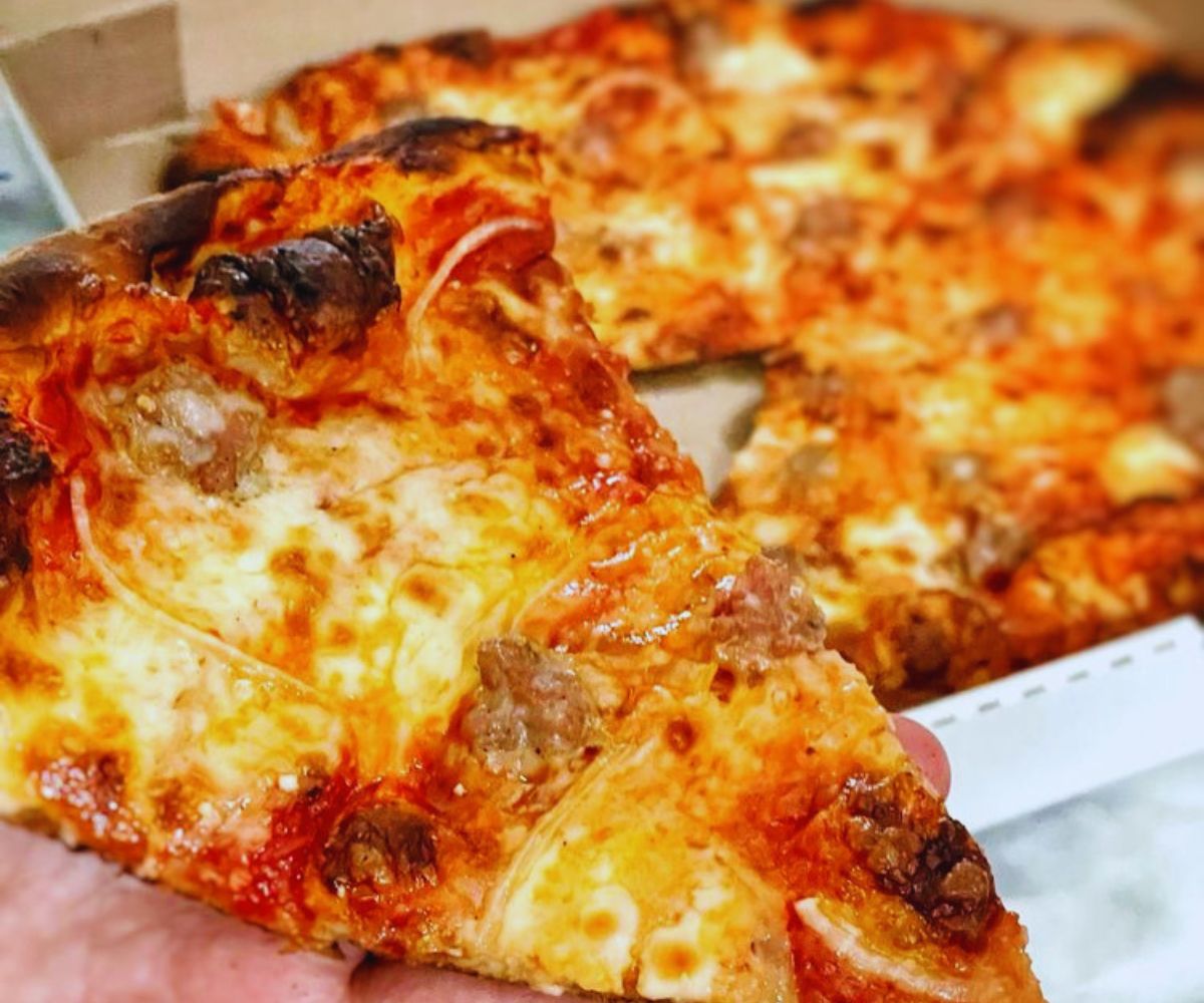 Zee’s Pizzeria - Dylan Pizza & Slice