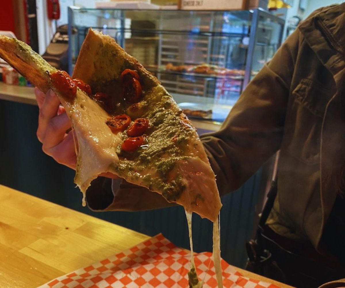 Loosies Pizza - Pesto Mozzarella