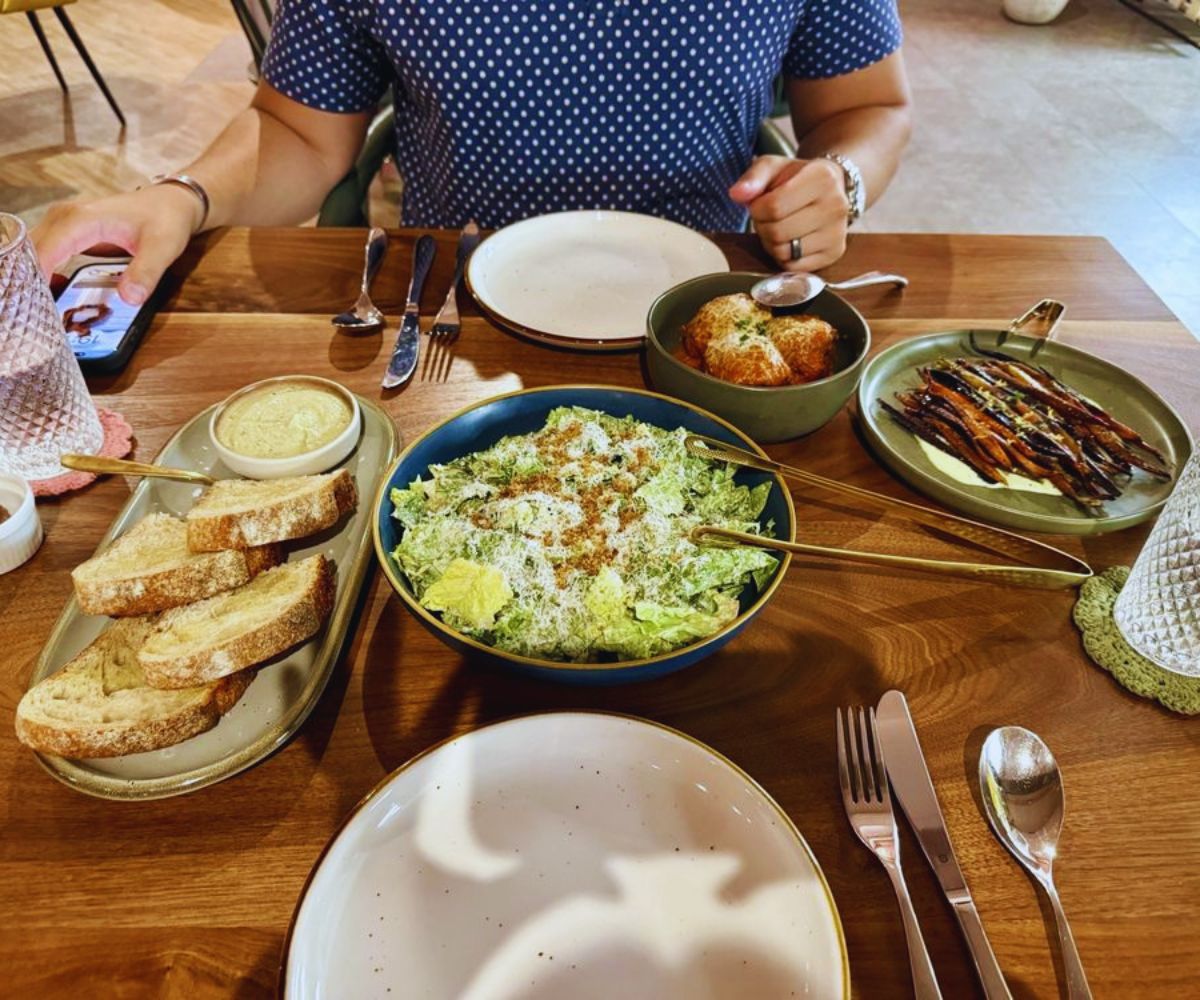 Lady Elaine - Salad, Sourdough, Carrots & More 